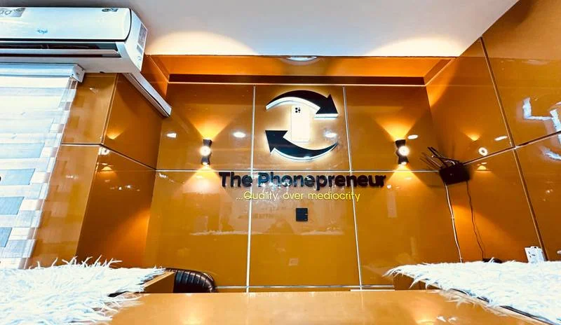 The Phonepreneur